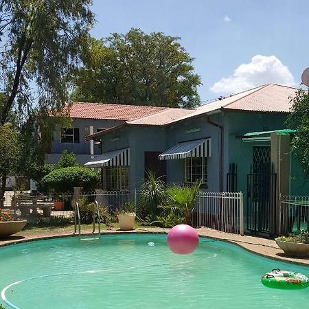 Silver Rest Guesthouse Mafikeng Exterior foto