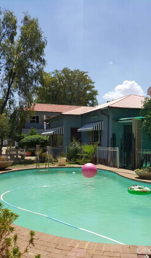 Silver Rest Guesthouse Mafikeng Exterior foto