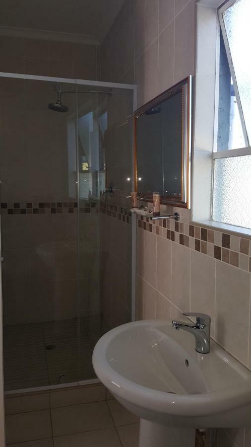 Silver Rest Guesthouse Mafikeng Exterior foto