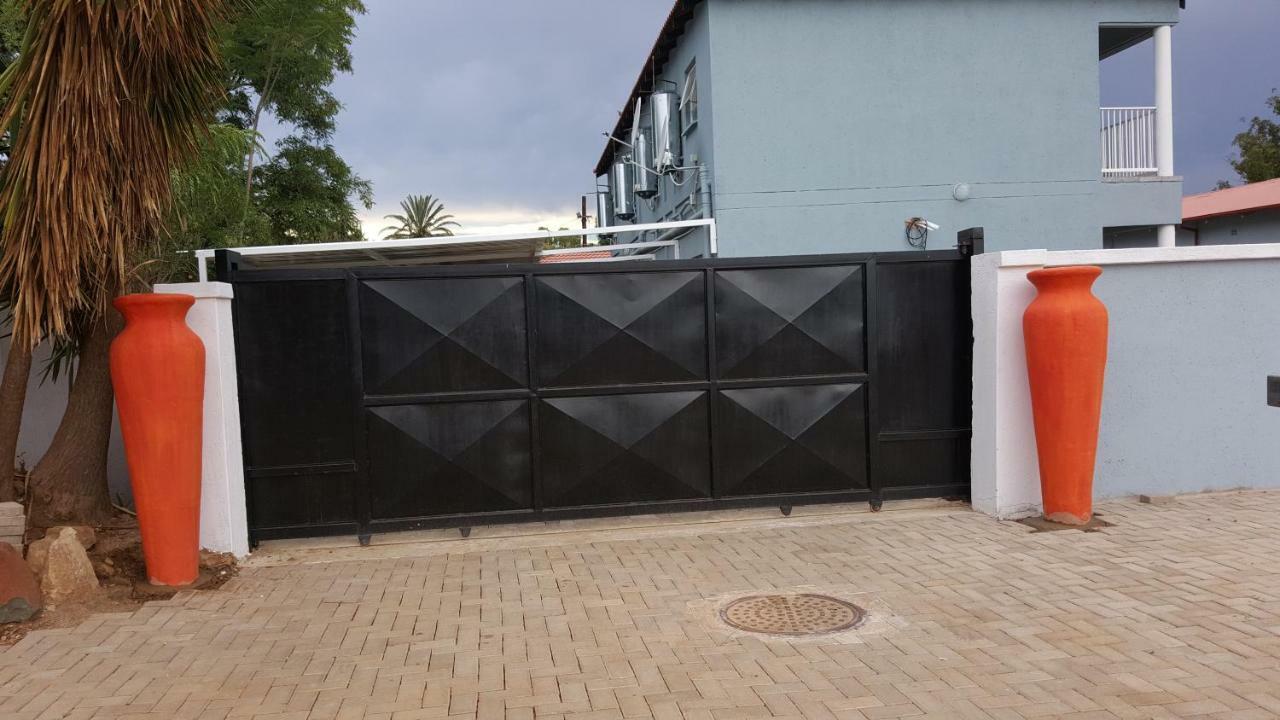 Silver Rest Guesthouse Mafikeng Exterior foto